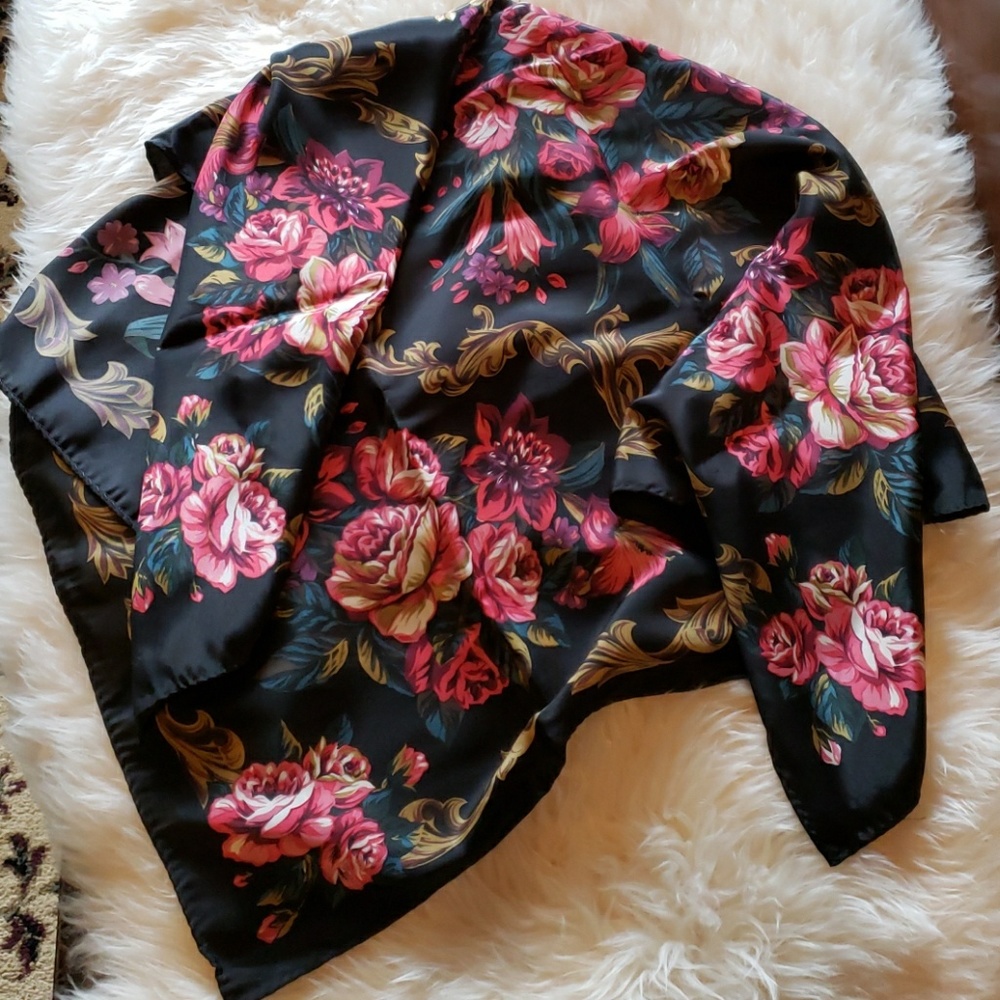 Beautiful Scarf! - Picture 2 of 6